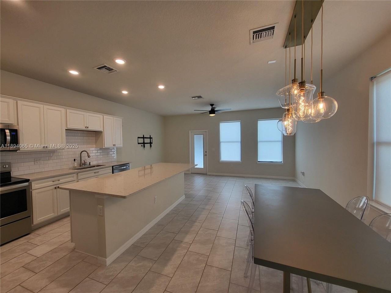 2820 Troubadour St - Photo 2 of 24