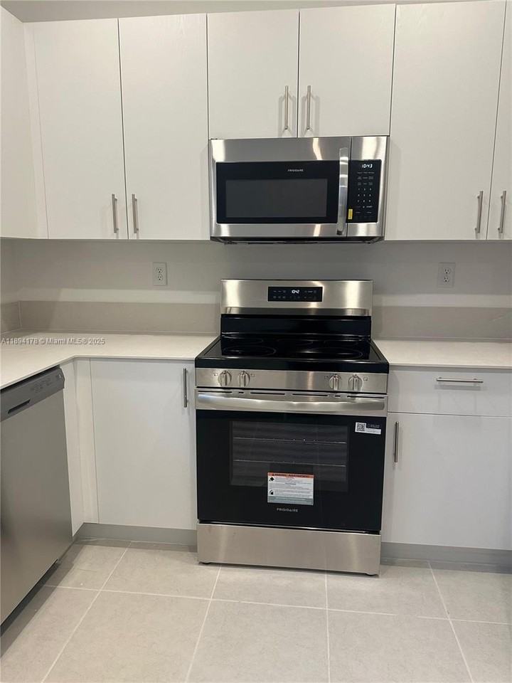 2534 Se 27th Dr #2534 - Photo 6 of 26