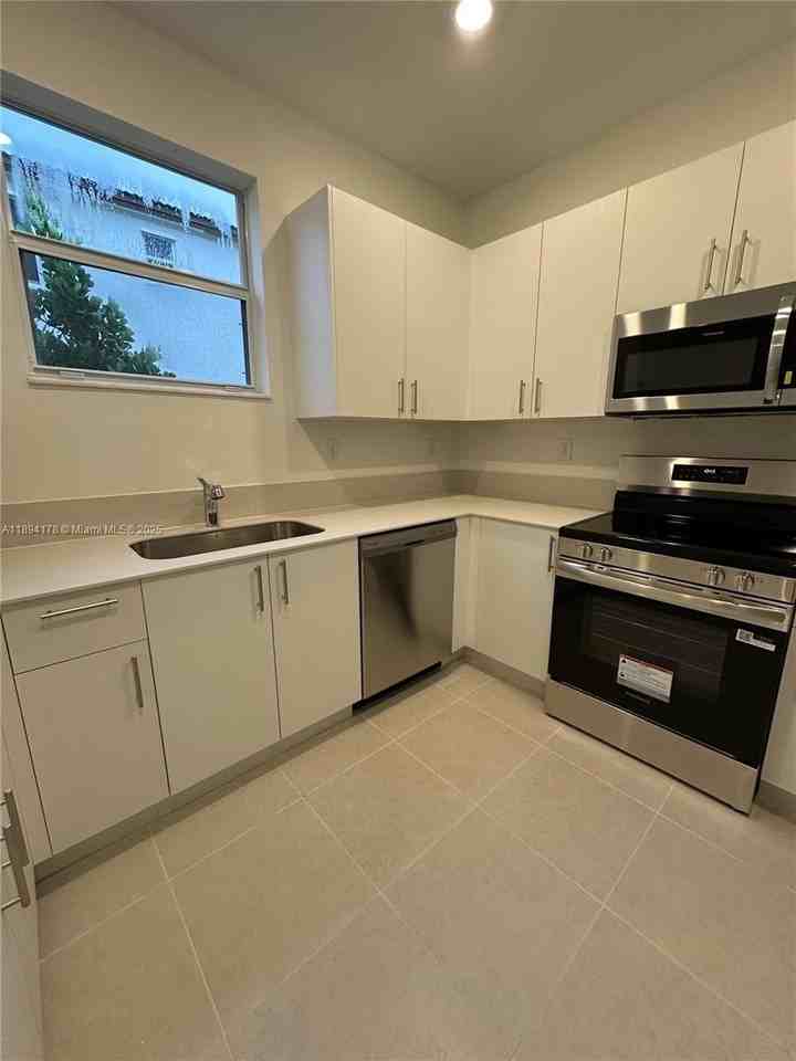 2534 Se 27th Dr #2534 - Photo 7 of 26