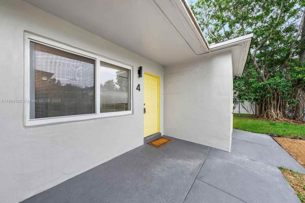 1210 Nw 2nd St #4 - Photo 2 of 12