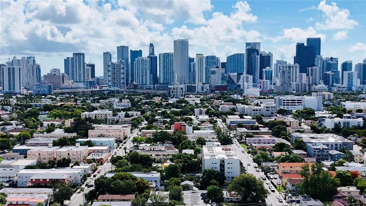 1238 Sw 4th St #1 - Photo 3 of 4