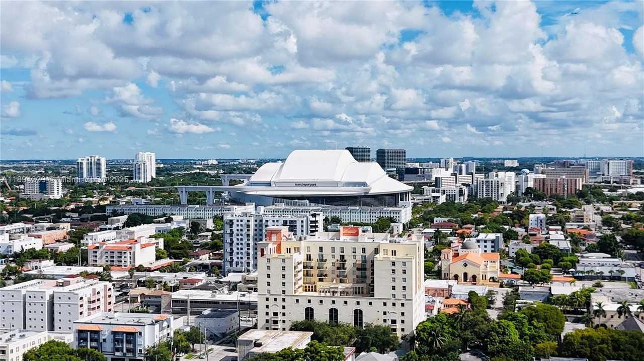 1238 Sw 4th St #1 - Photo 4 of 4