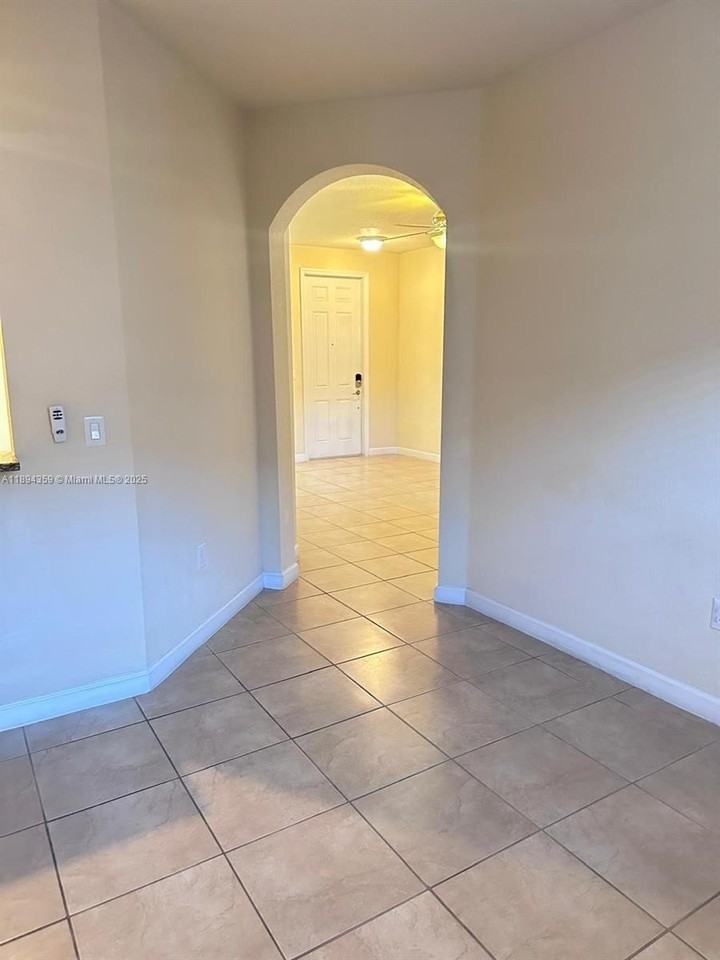 15290 Southwest 118th Terrace #15290 - Photo 6 of 31