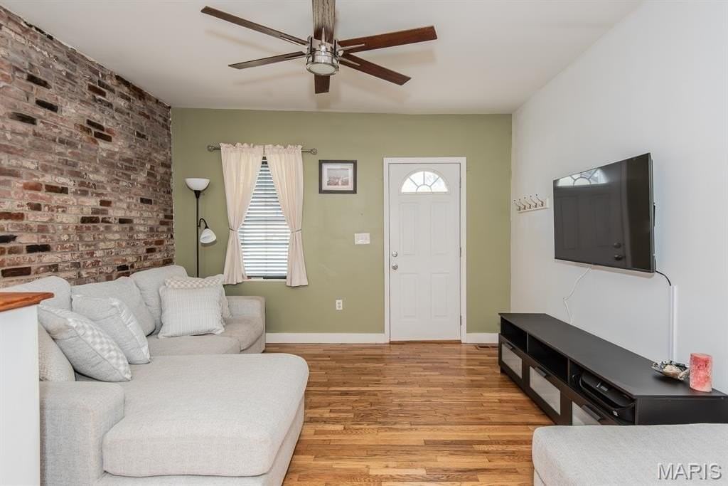 4048 Walsh Street - Photo 2 of 19