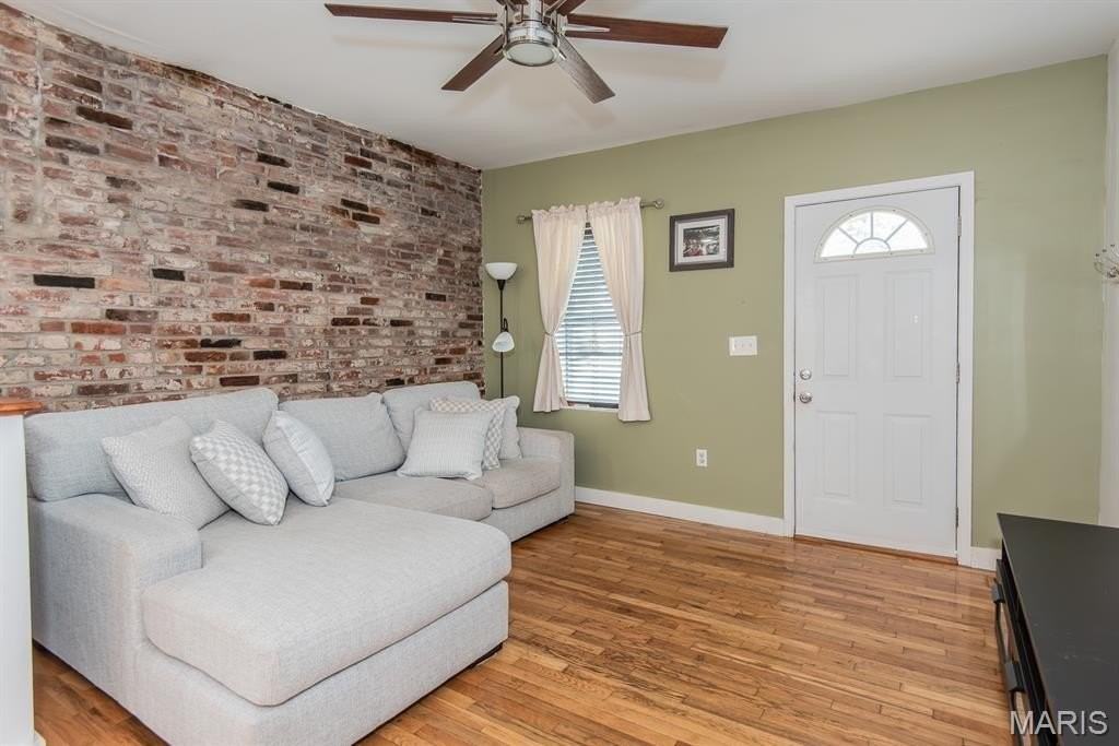 4048 Walsh Street - Photo 3 of 19