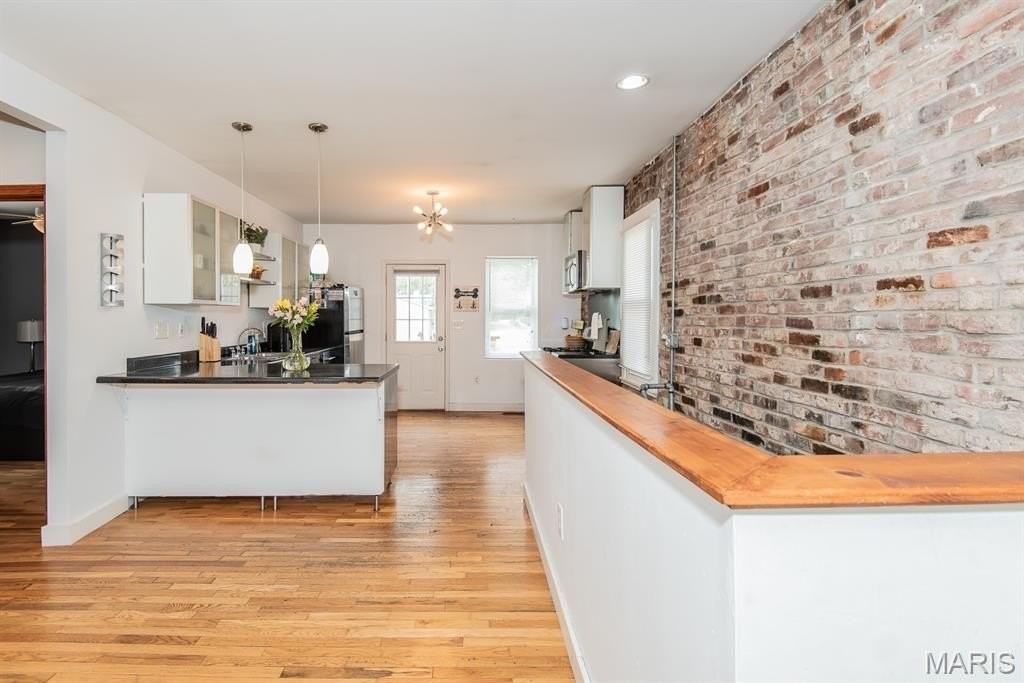 4048 Walsh Street - Photo 5 of 19