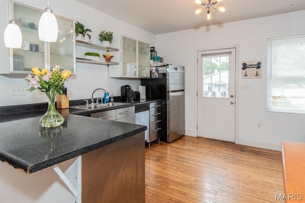 4048 Walsh Street - Photo 6 of 19