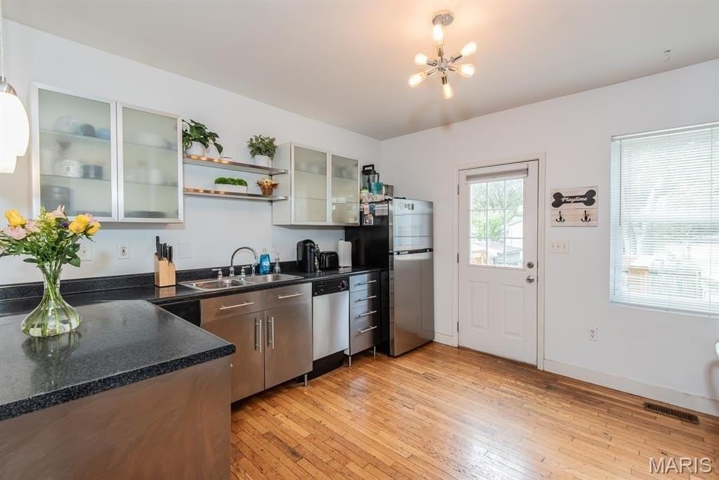 4048 Walsh Street - Photo 7 of 19