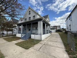 featured image of 251 Henry St #2