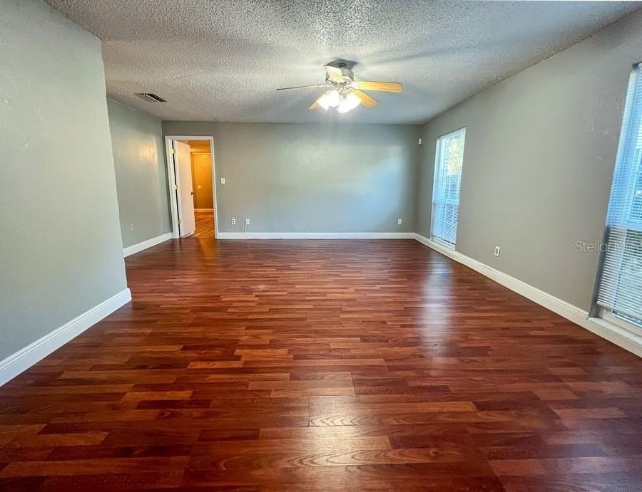 4607 Nw 40th St - Photo 3 of 36