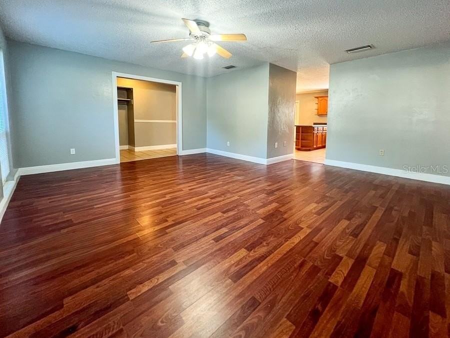 4607 Nw 40th St - Photo 4 of 36