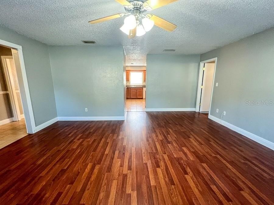 4607 Nw 40th St - Photo 5 of 36