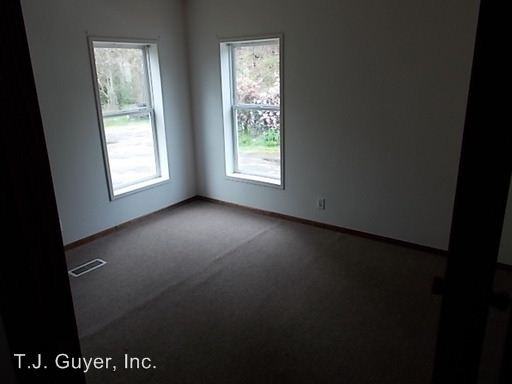 410 Columbia Rd - Photo 3 of 3