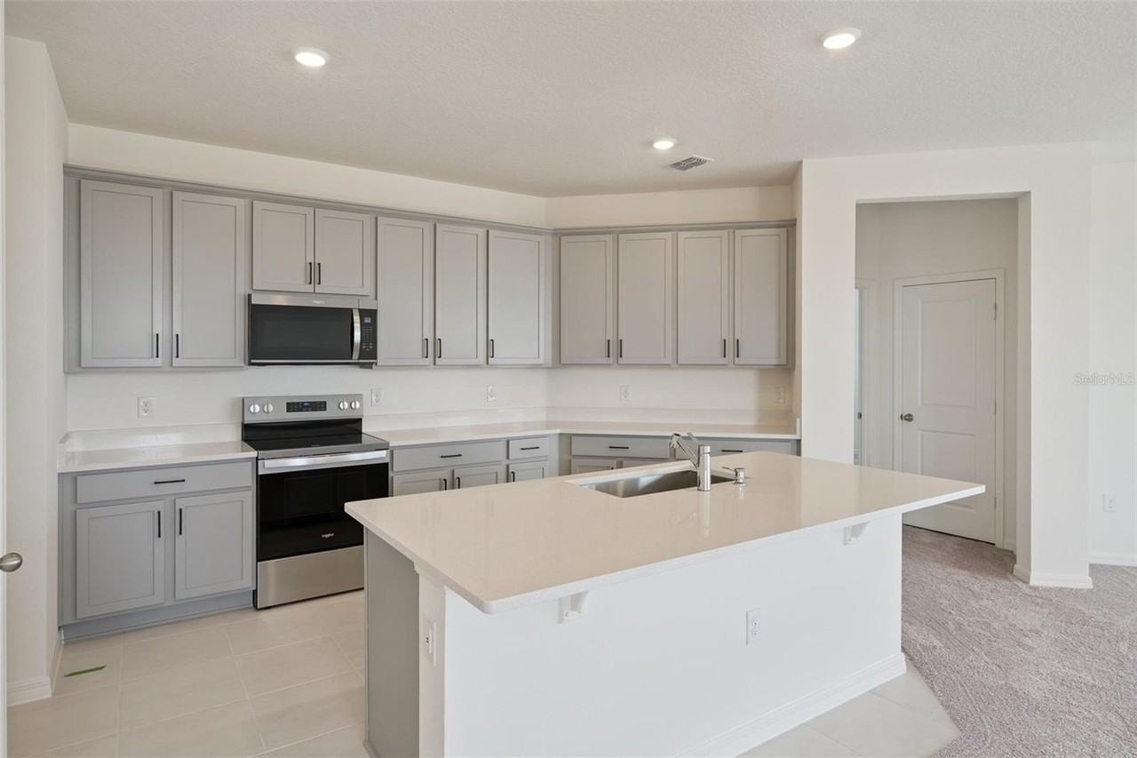 338 Ridgemark Ave - Photo 7 of 31