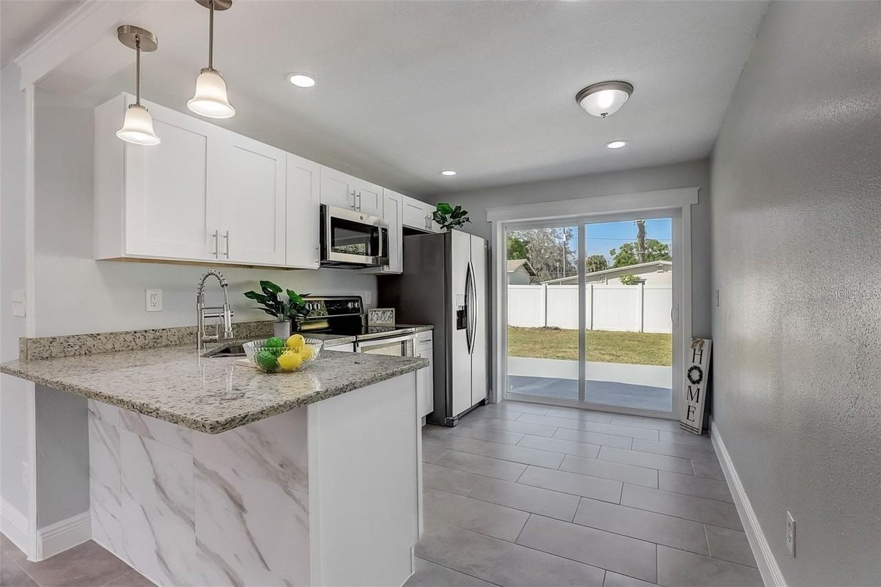 2422 N Ramona Cir - Photo 3 of 11