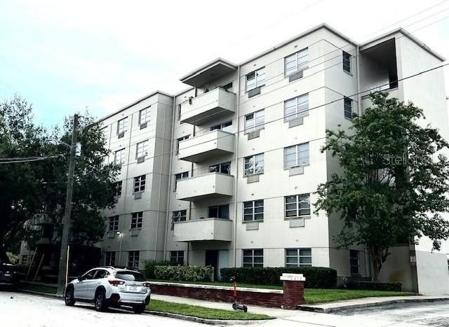 406 W Azeele St #402 - Photo 2 of 19