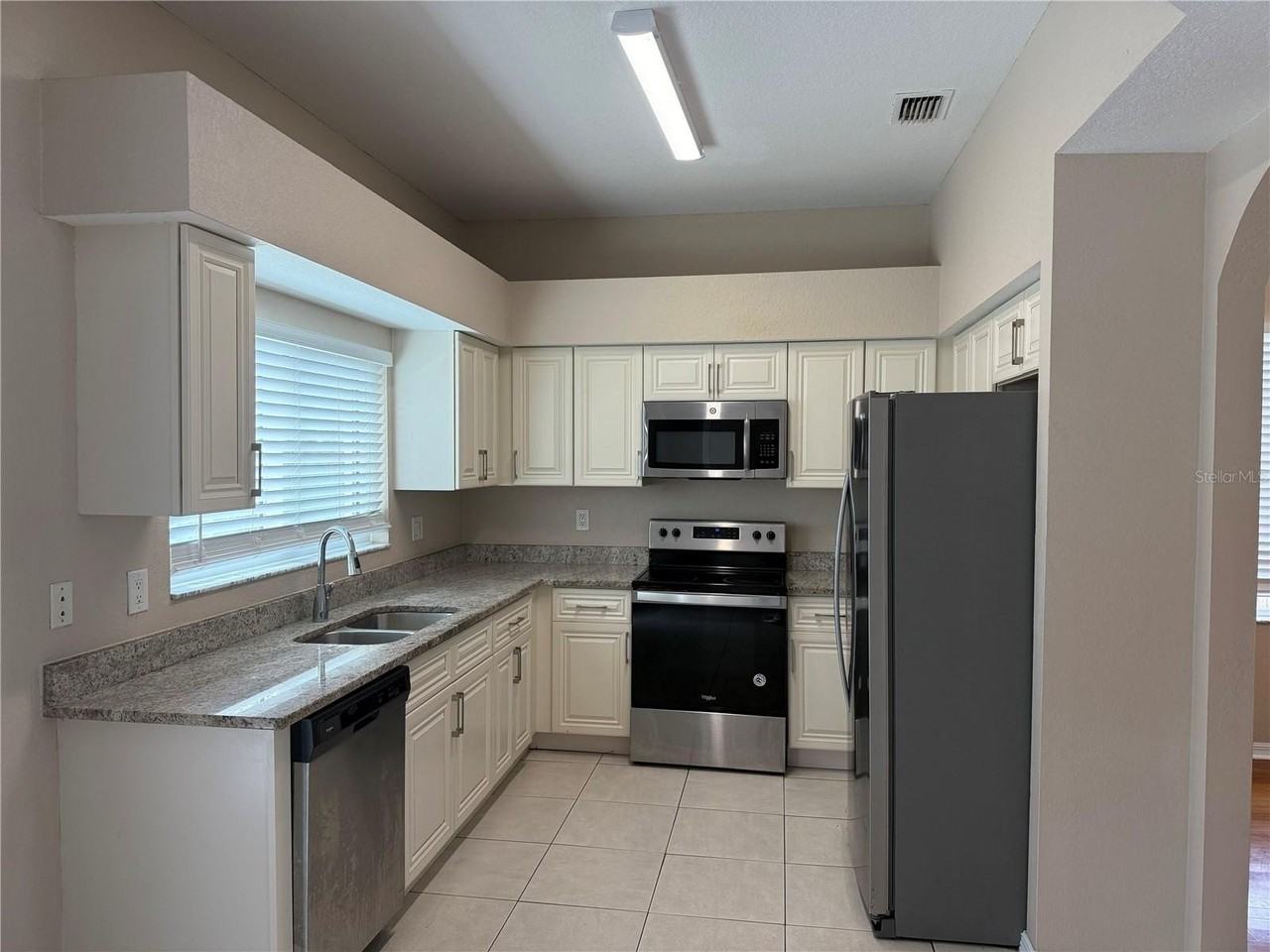 1327 Flaxwood Ave - Photo 4 of 16