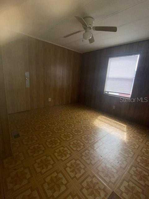 1035 E Lake Parker Dr #8 - Photo 7 of 15