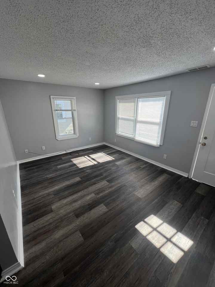 1402 E Willard St - Photo 2 of 18