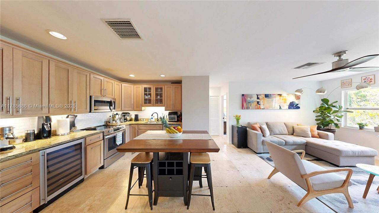 530 Ne 15th Ct #8A - Photo 2 of 8