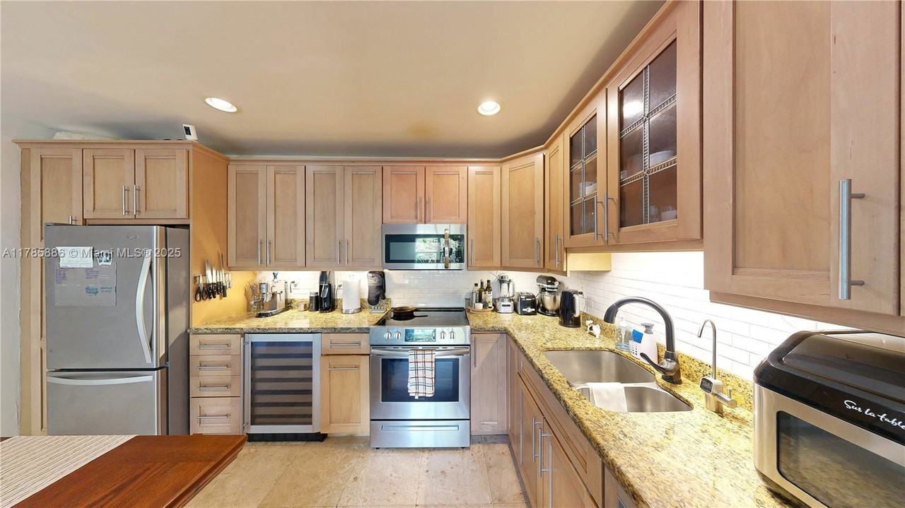 530 Ne 15th Ct #8A - Photo 3 of 8