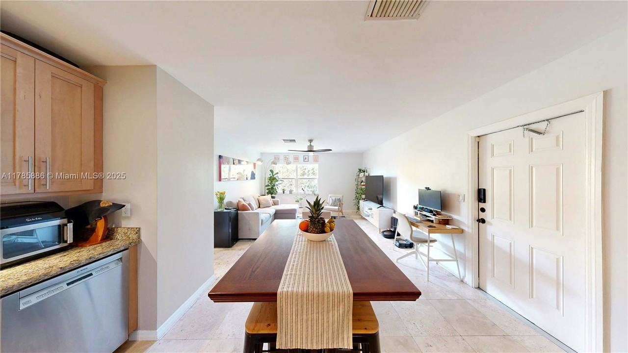 530 Ne 15th Ct #8A - Photo 4 of 8