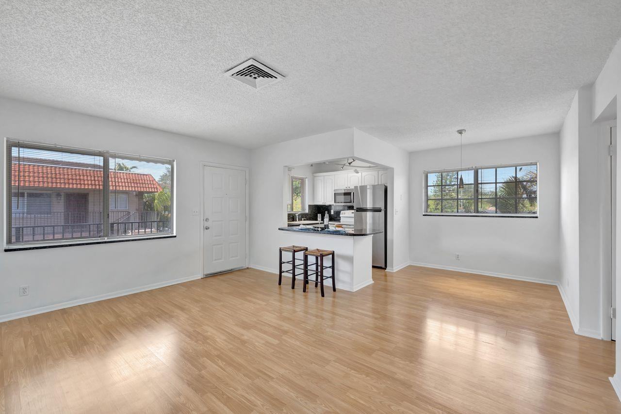 3030 Ne 5th Ter #9A - Photo 3 of 8