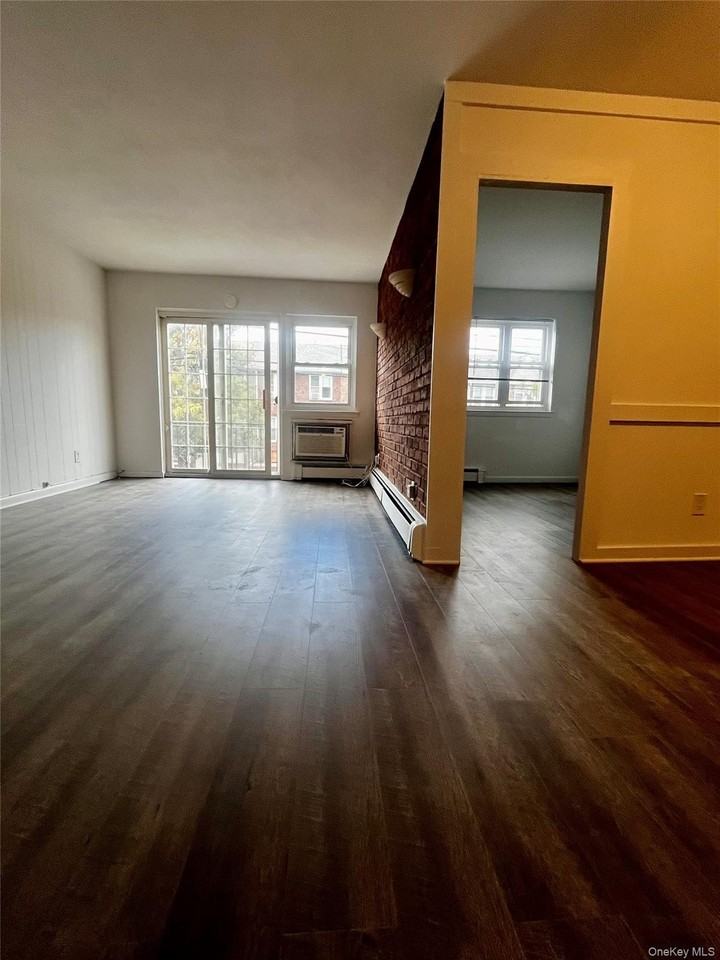 2559 46th St #2 - Photo 5 of 19