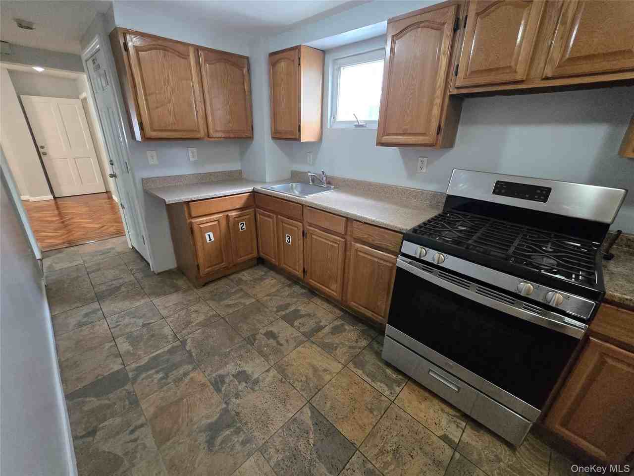 11529 198th St #1stFL - Photo 5 of 12