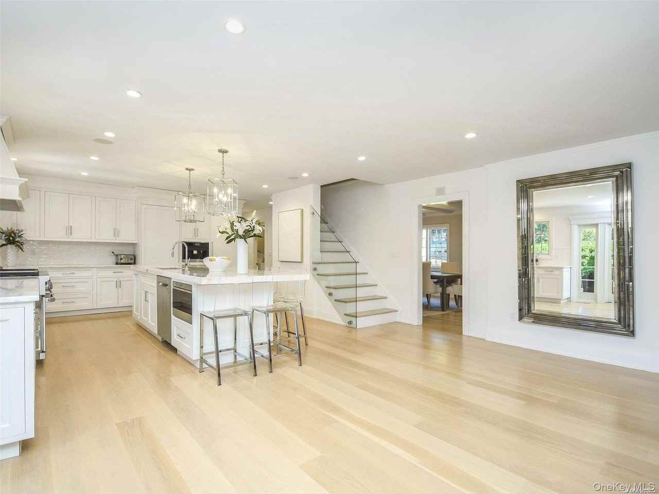 79 Reid Ave - Photo 5 of 30