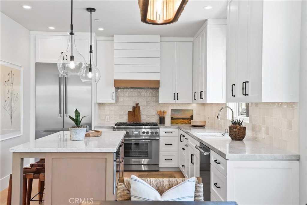 825 W Bay Ave #A - Photo 2 of 22