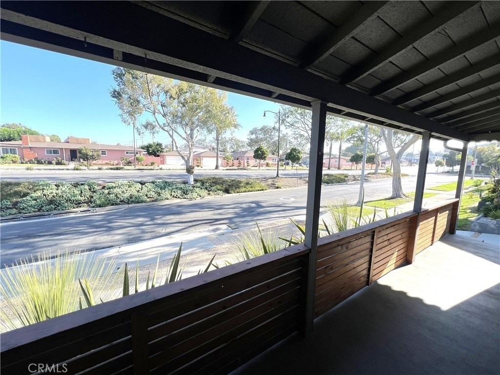 2308 W Century Blvd - Photo 2 of 18