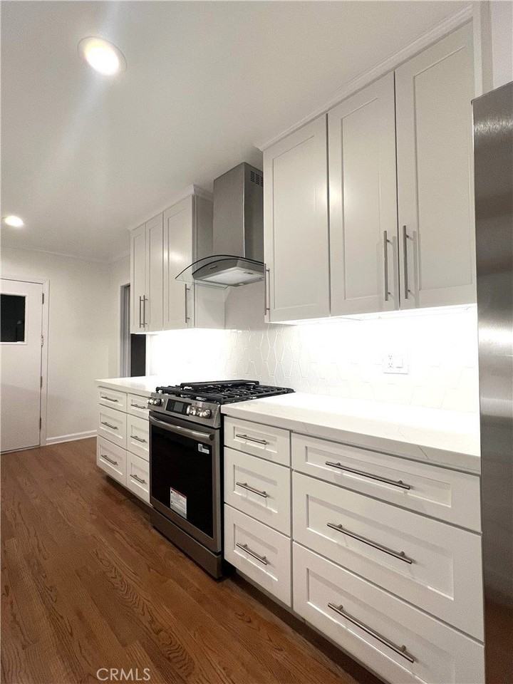 2308 W Century Blvd - Photo 5 of 18