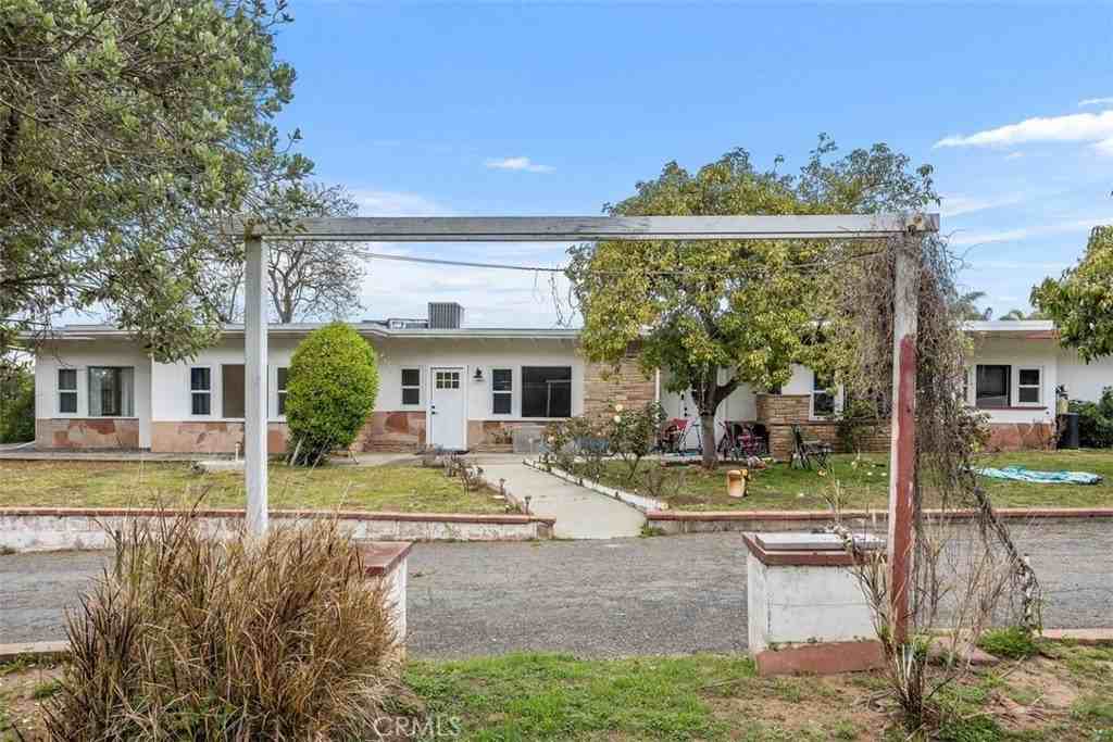 1840 Gum Tree Ln #C - Photo 4 of 37