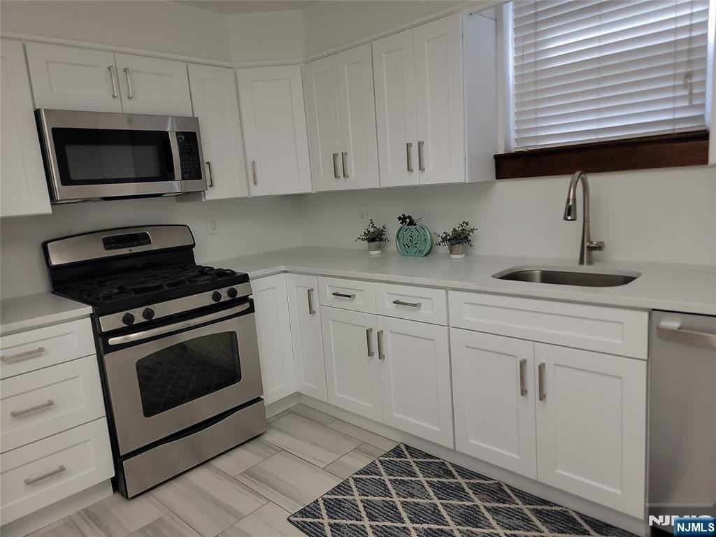 156 Chestnut St - Photo 4 of 22