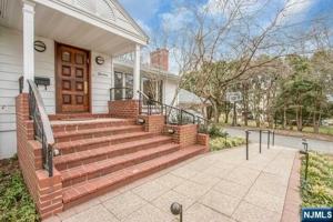 featured image of 14 Mackay Dr