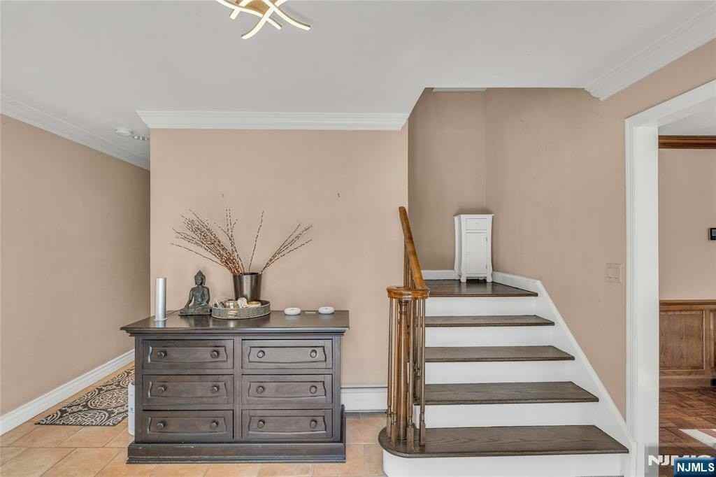 181 Upper Saddle River Rd - Photo 2 of 16