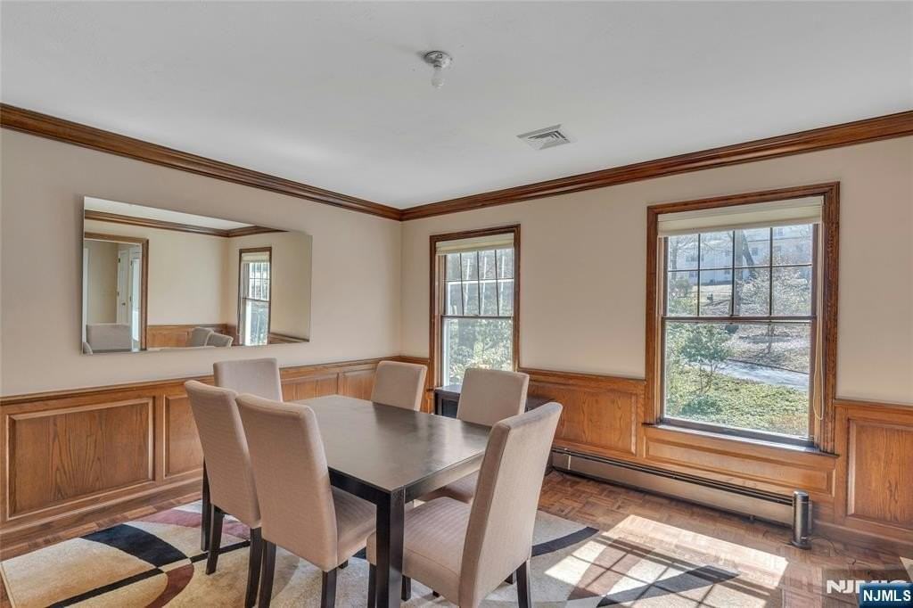 181 Upper Saddle River Rd - Photo 3 of 16