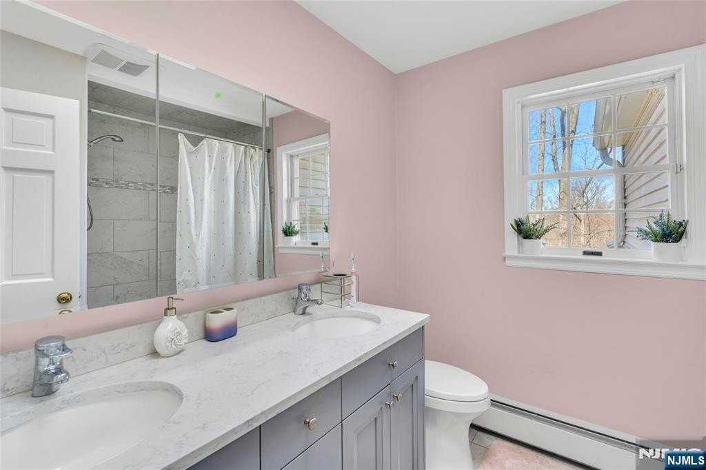 181 Upper Saddle River Rd - Photo 4 of 16