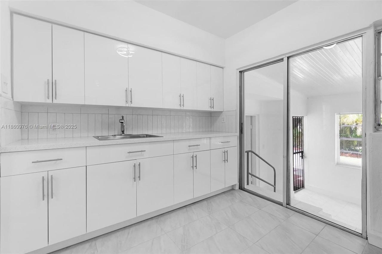 1107 El Rado St - Photo 5 of 8