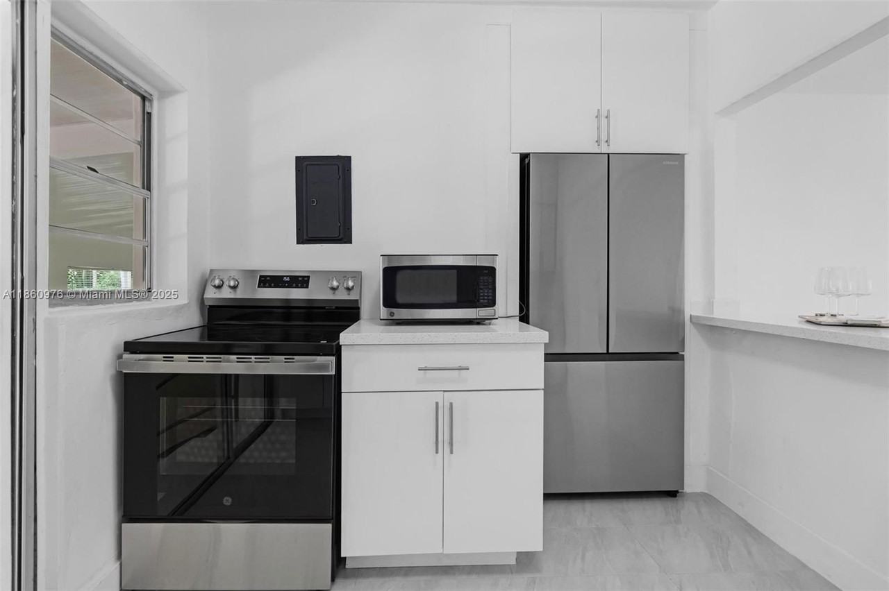 1107 El Rado St - Photo 6 of 8