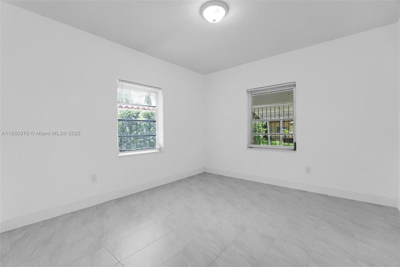 1107 El Rado St - Photo 7 of 8