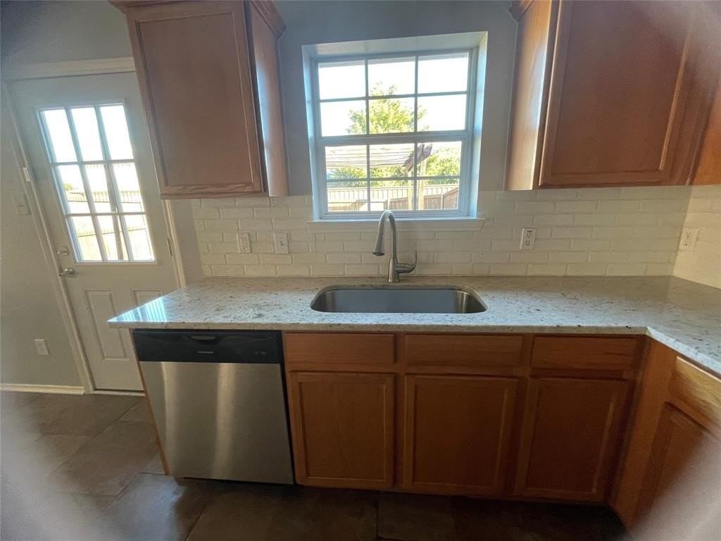 12226 Peak Cir - Photo 5 of 27