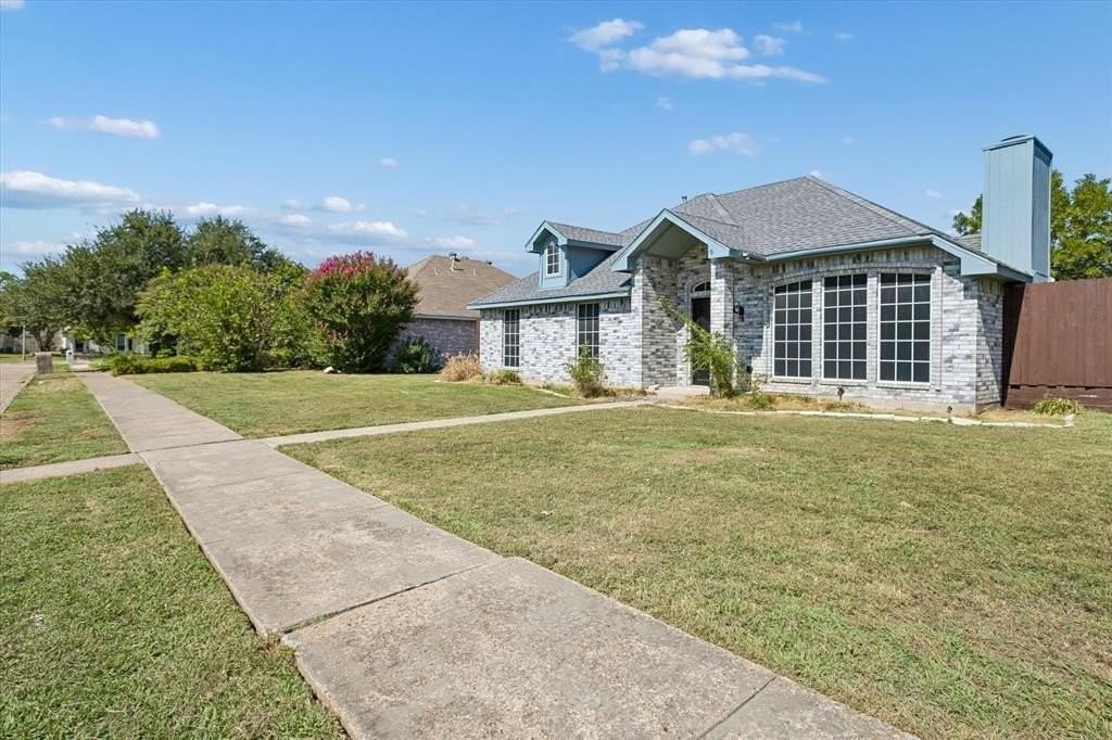 7609 Munich Drive - Photo 4 of 39