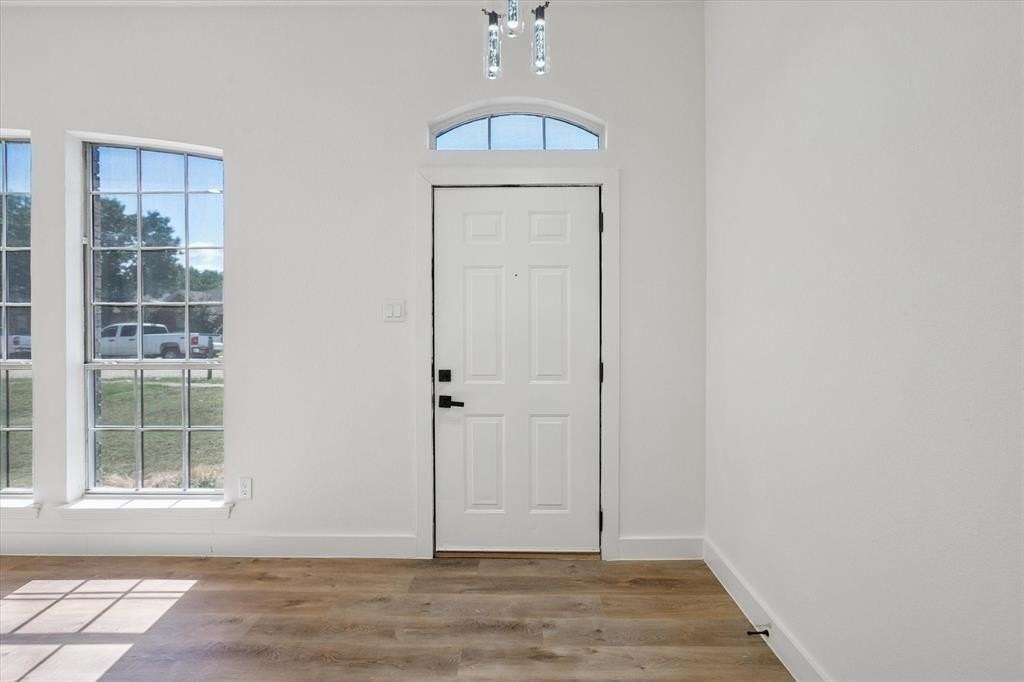 7609 Munich Drive - Photo 6 of 39