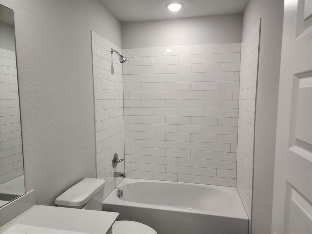 1010 Rosemary Hill Dr - Photo 5 of 16