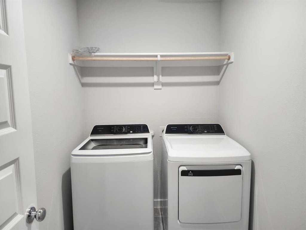 1010 Rosemary Hill Dr - Photo 6 of 16