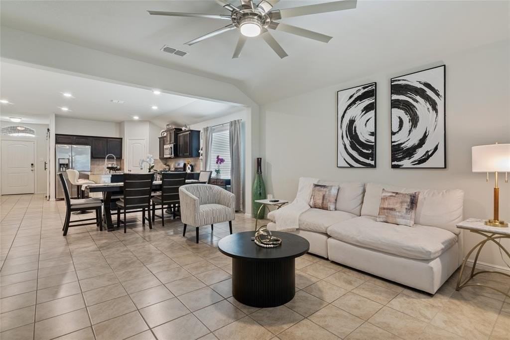 6925 Tide Ln - Photo 5 of 33