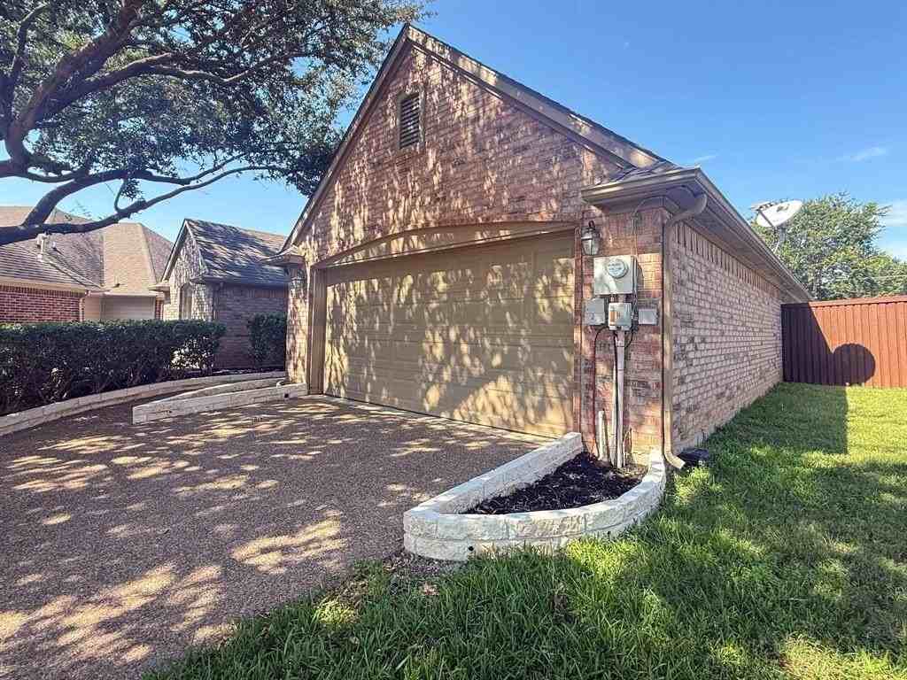 7502 Acorn Ln - Photo 2 of 26