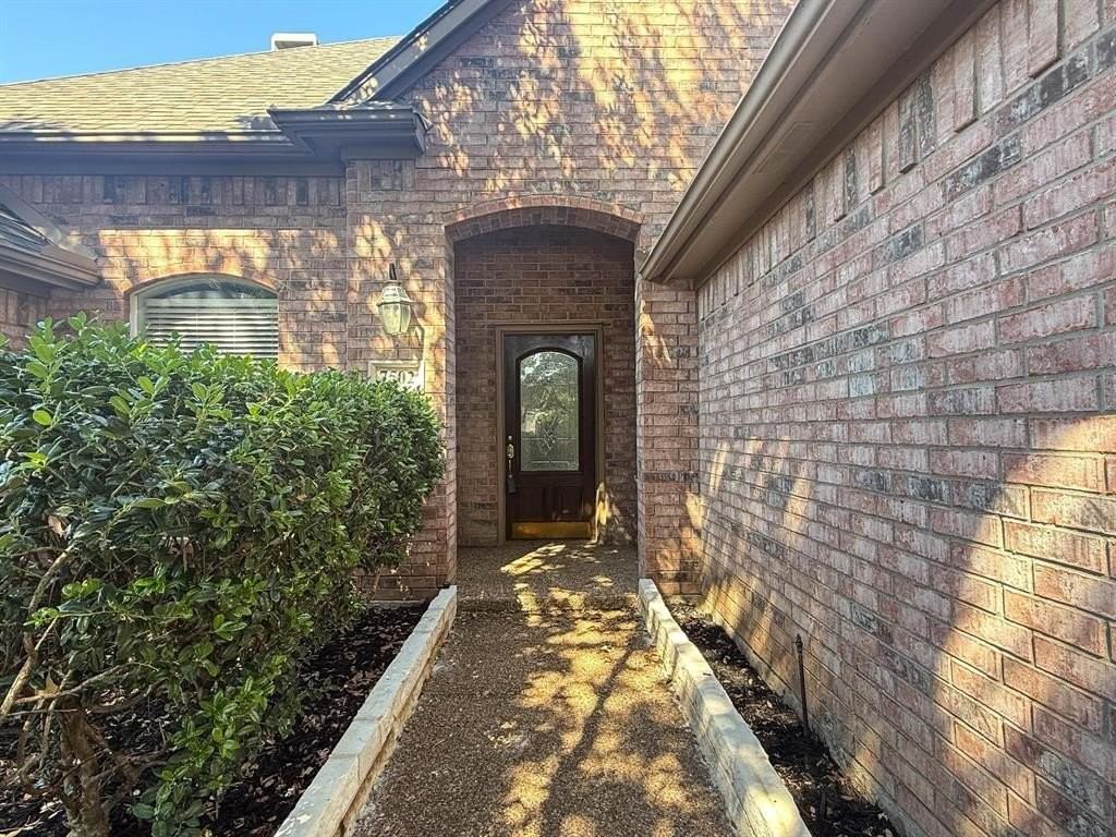 7502 Acorn Ln - Photo 3 of 26